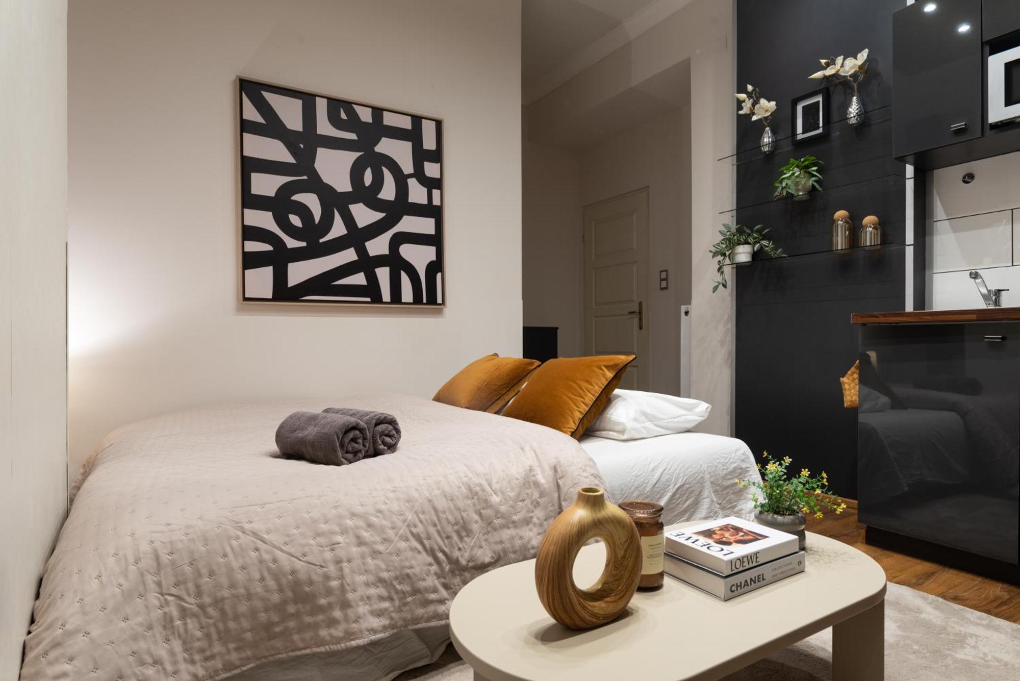 Chic Central 1Br Retreat Near New York Cafe With View Будапеща Екстериор снимка