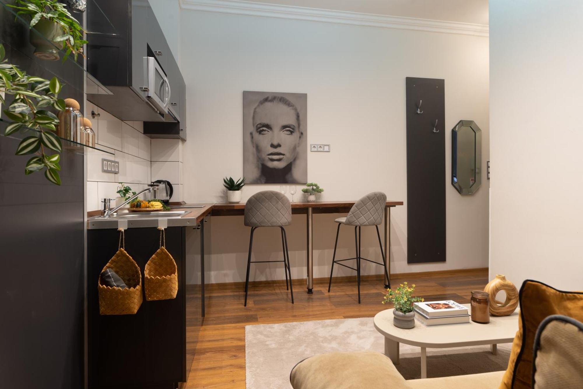 Chic Central 1Br Retreat Near New York Cafe With View Будапеща Екстериор снимка