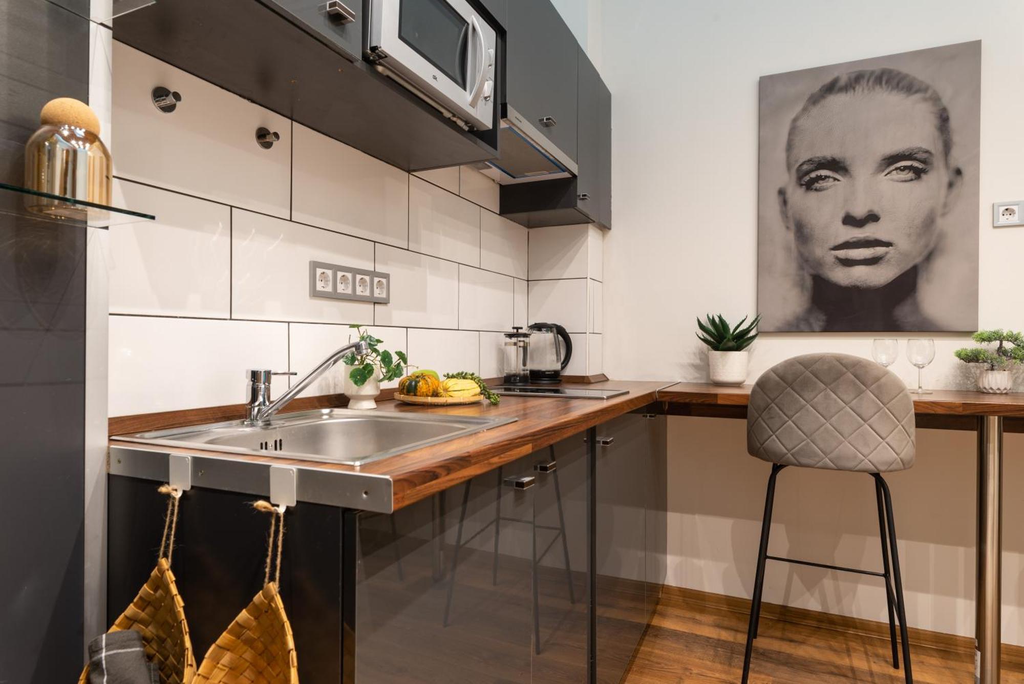Chic Central 1Br Retreat Near New York Cafe With View Будапеща Екстериор снимка